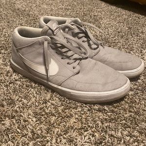 NIKE SB portmore Mid skate shoe.